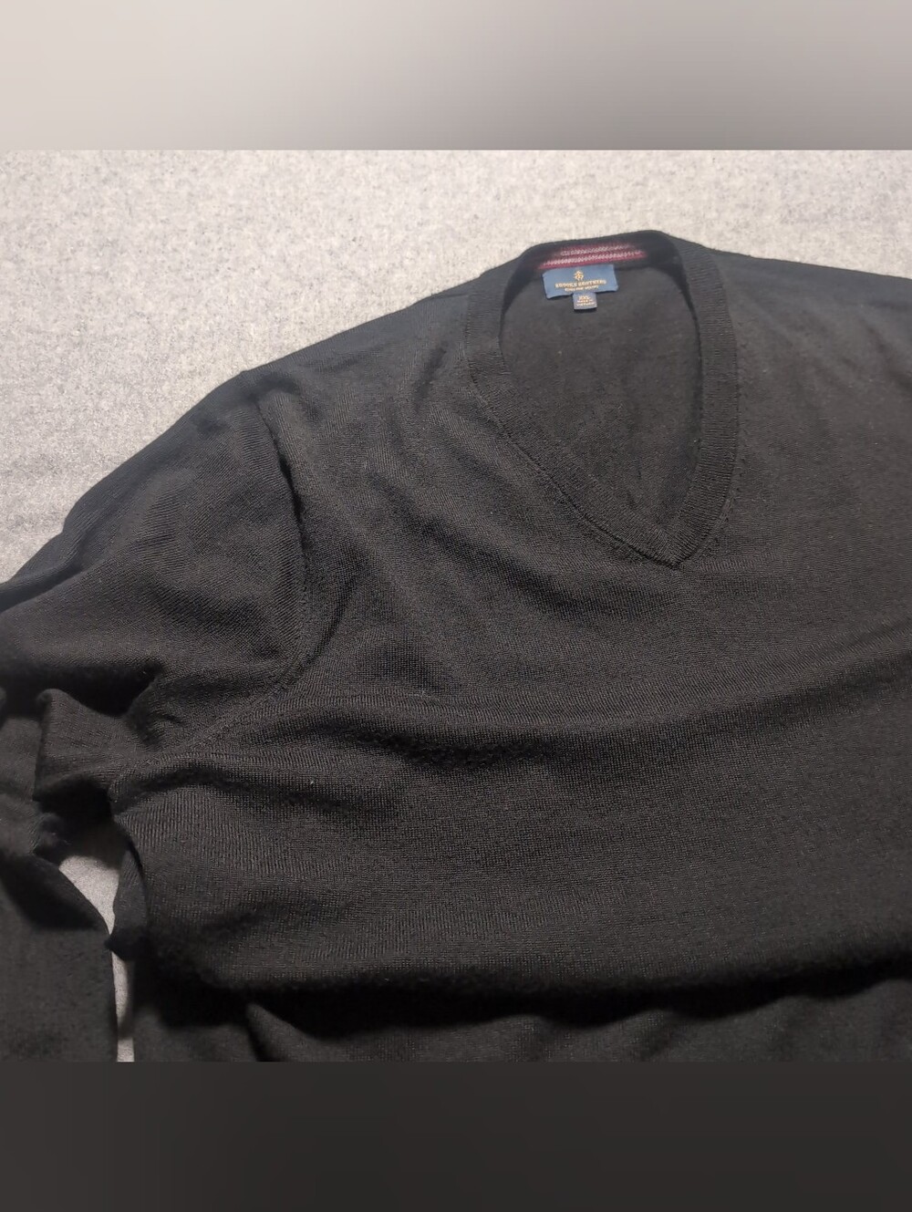 Brooks Brothers Mens XXL Extra Fine %100 Merino Wool V-Neck Sweater Black